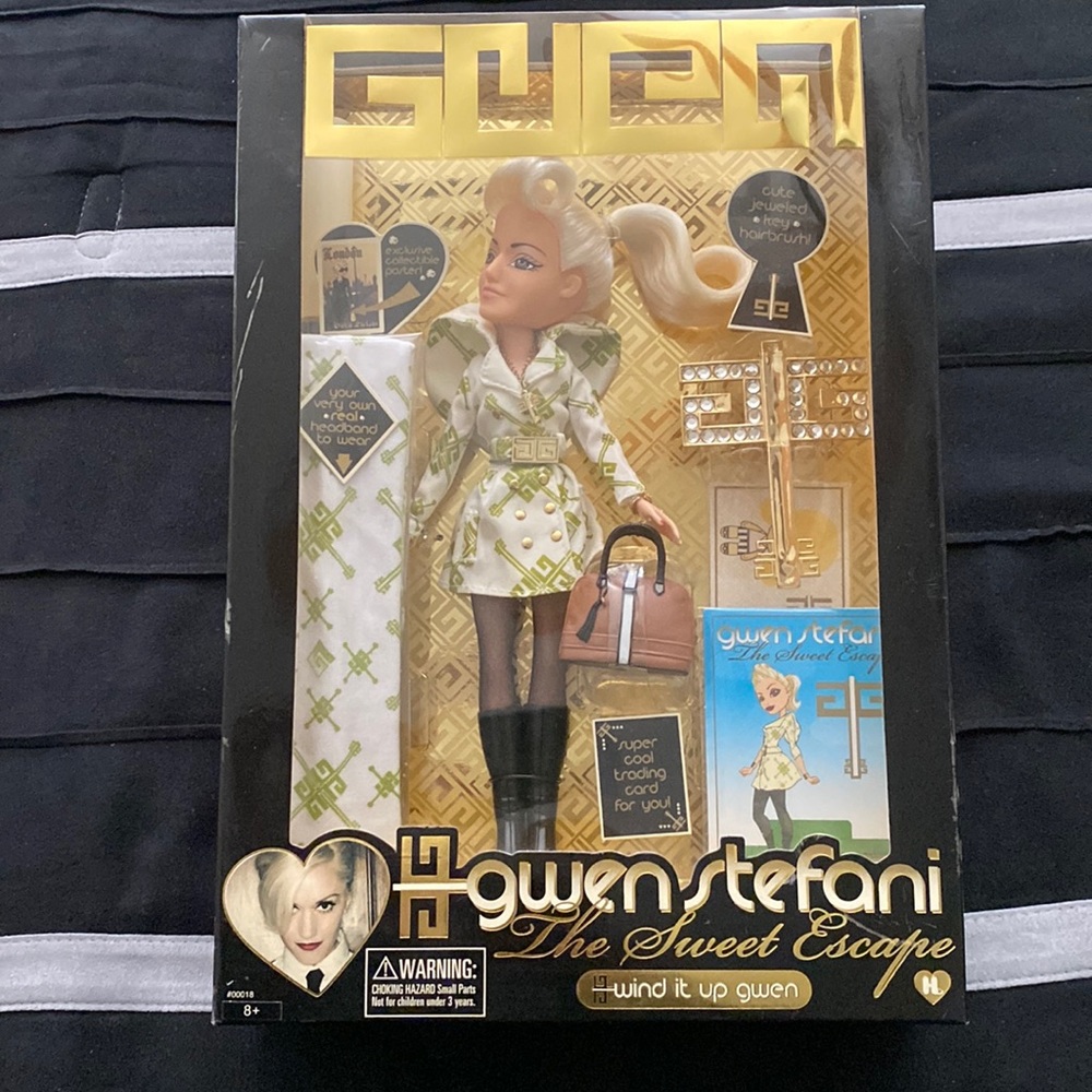 Gwen Stefani The sweet escape doll. New in box 2007